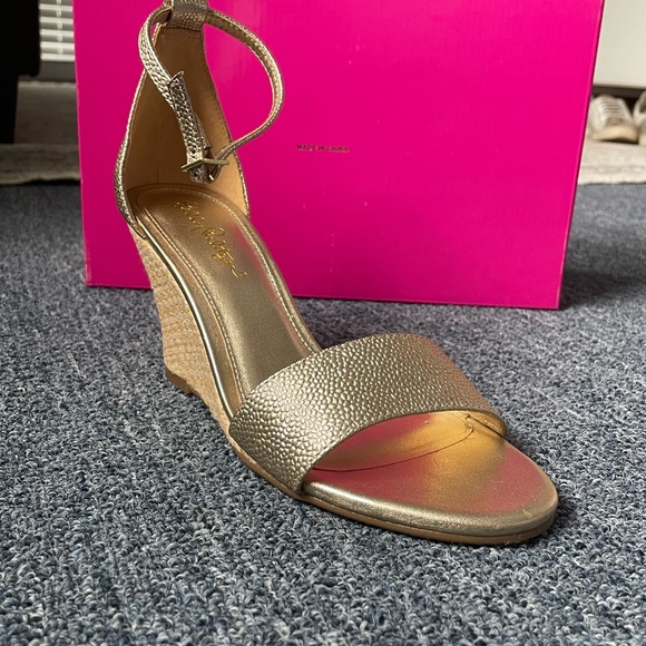 Brand New Lilly Pulitzer Bridgette Wedge - Picture 3 of 5